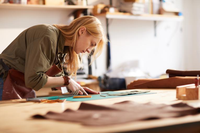 Il 55% degli italiani vuole cambiare lavoro: boom di dimissioni tra i giovani