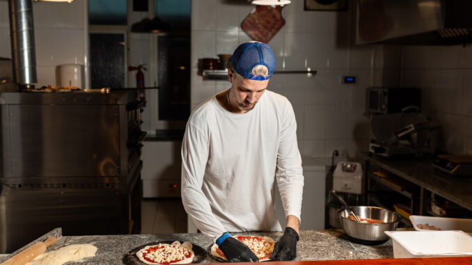 Lavorare come pizzaiolo all’estero: consigli e opportunità