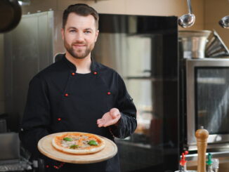 Diventare pizzaiolo: guida completa alla carriera nel settore della pizza