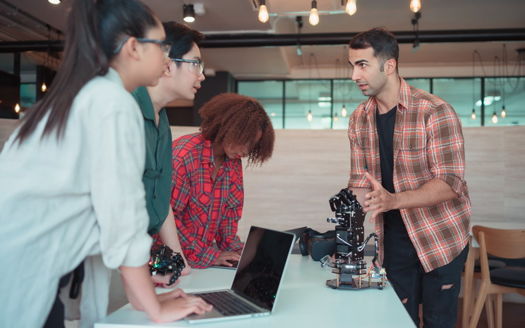 Le competenze fondamentali per un prompt engineer di successo